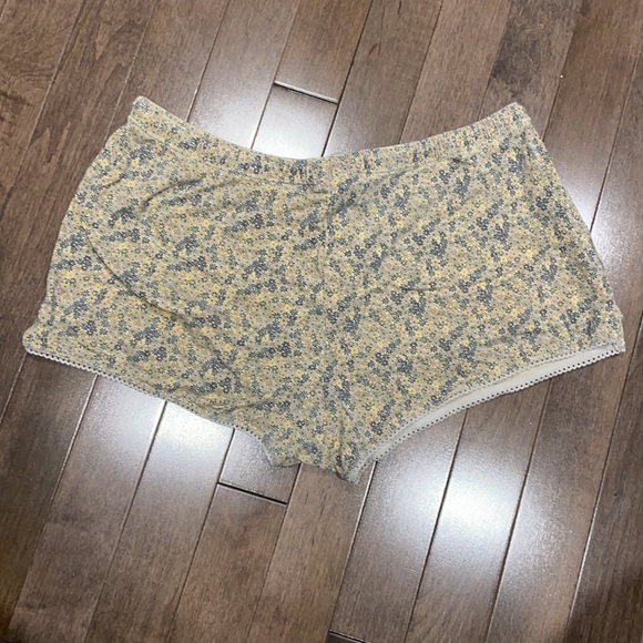 American Eagle Shorts - Picture 3 of 4